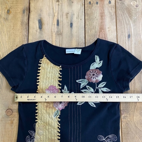 Newport News Black Tee Embroidered Floral  M‎ - Picture 6 of 9